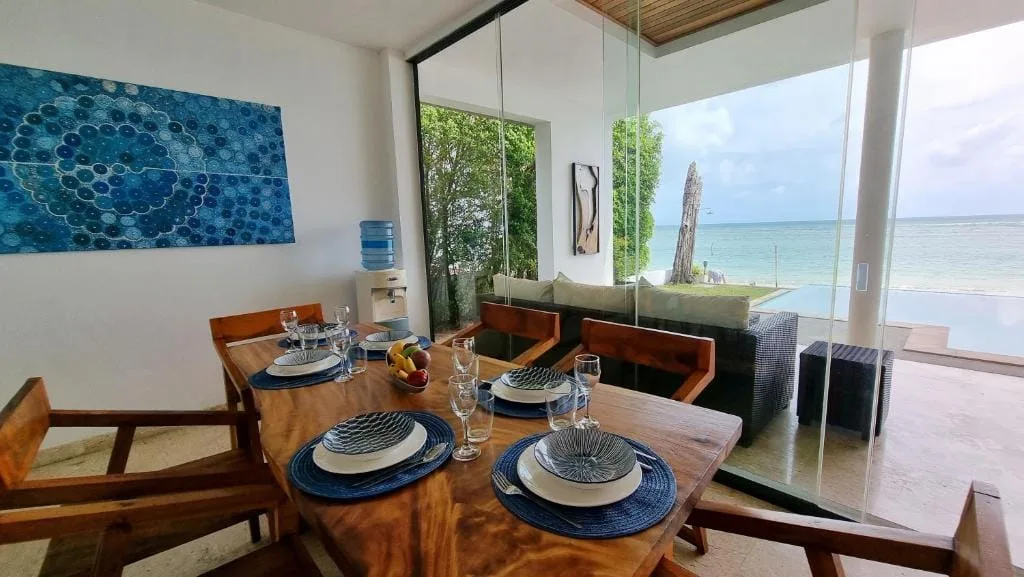 The Diamond Villa dinning area with sea view