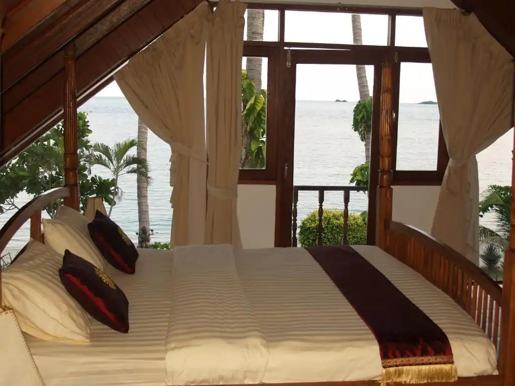 Master bedroom of Laemsor Residence