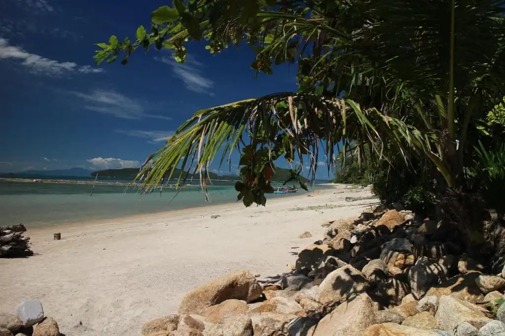 Beachfront of LaemSor Residence