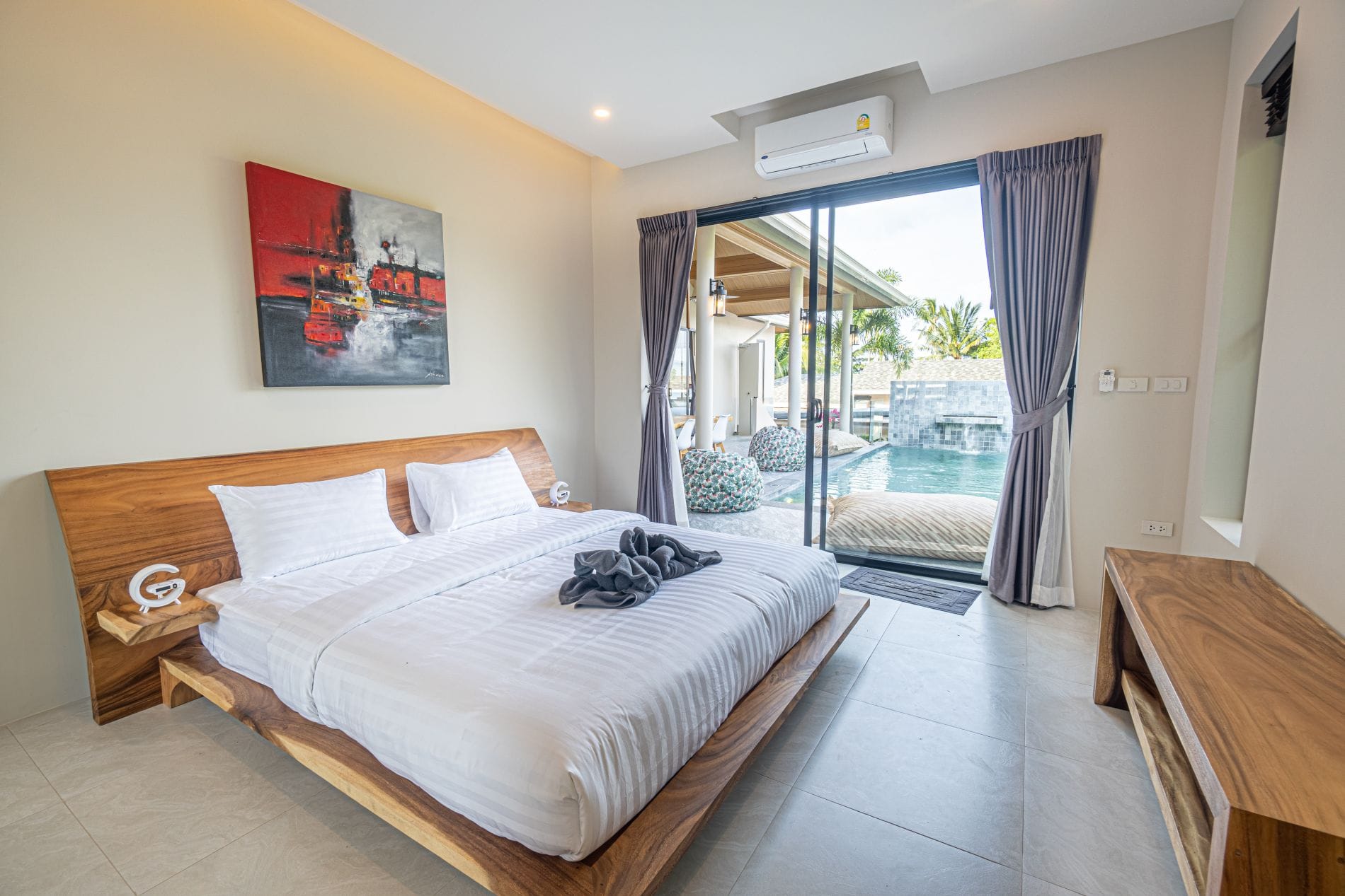 ARV01274-HDR Bedrooms