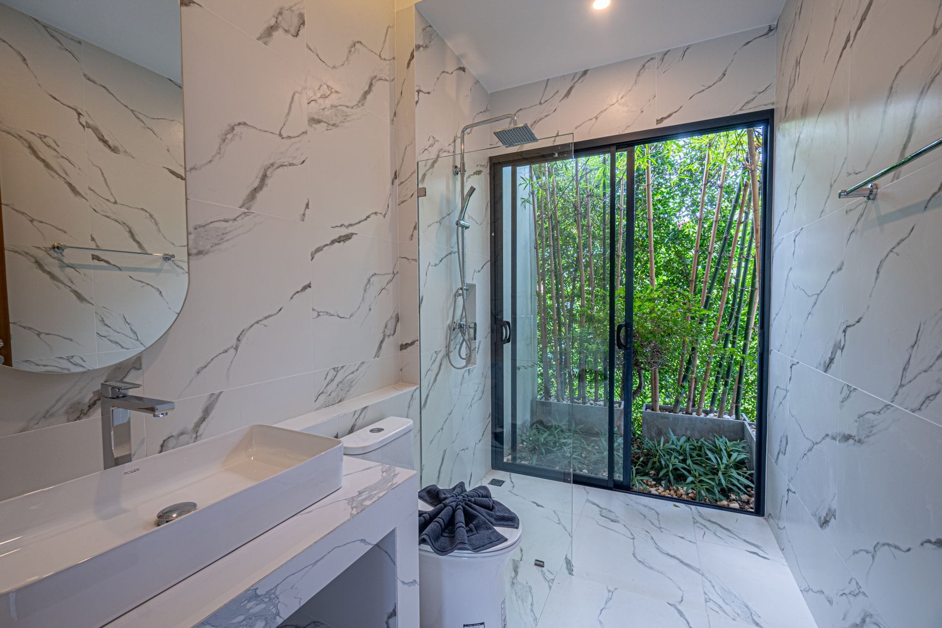 ARV01295-HDR ARV01295-HDR