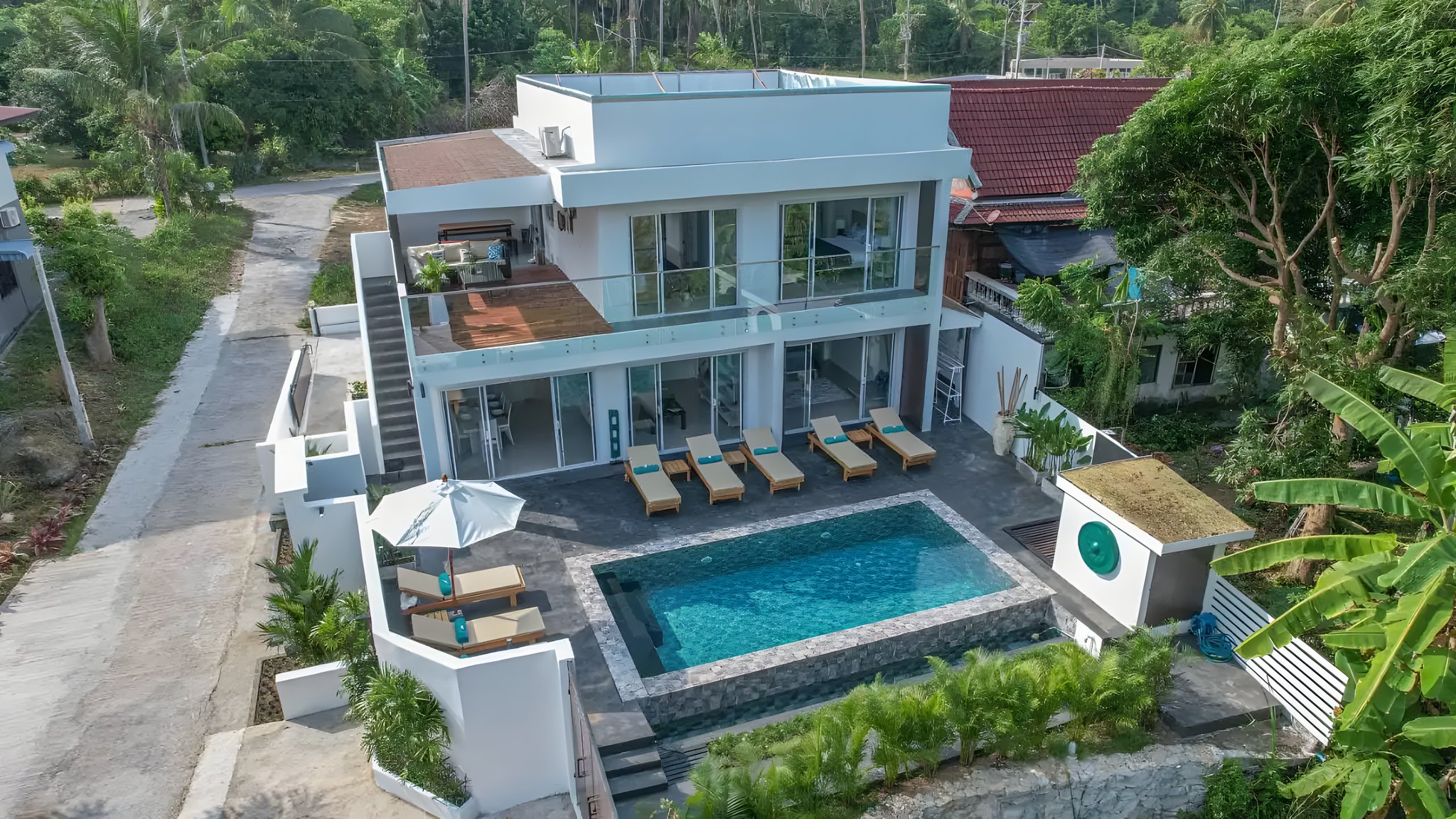 Two storeys at Laem Sor