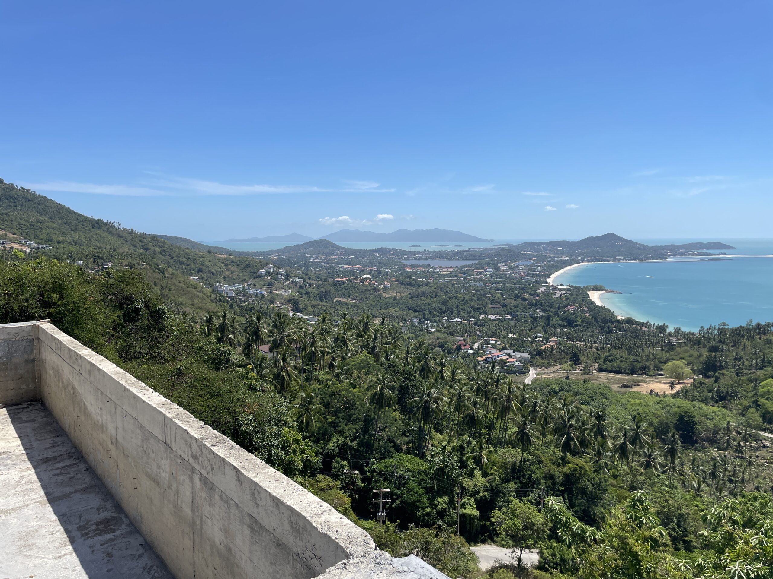 Sea-view terrace, raw concrete wall – Villa Dream, Koh Samui